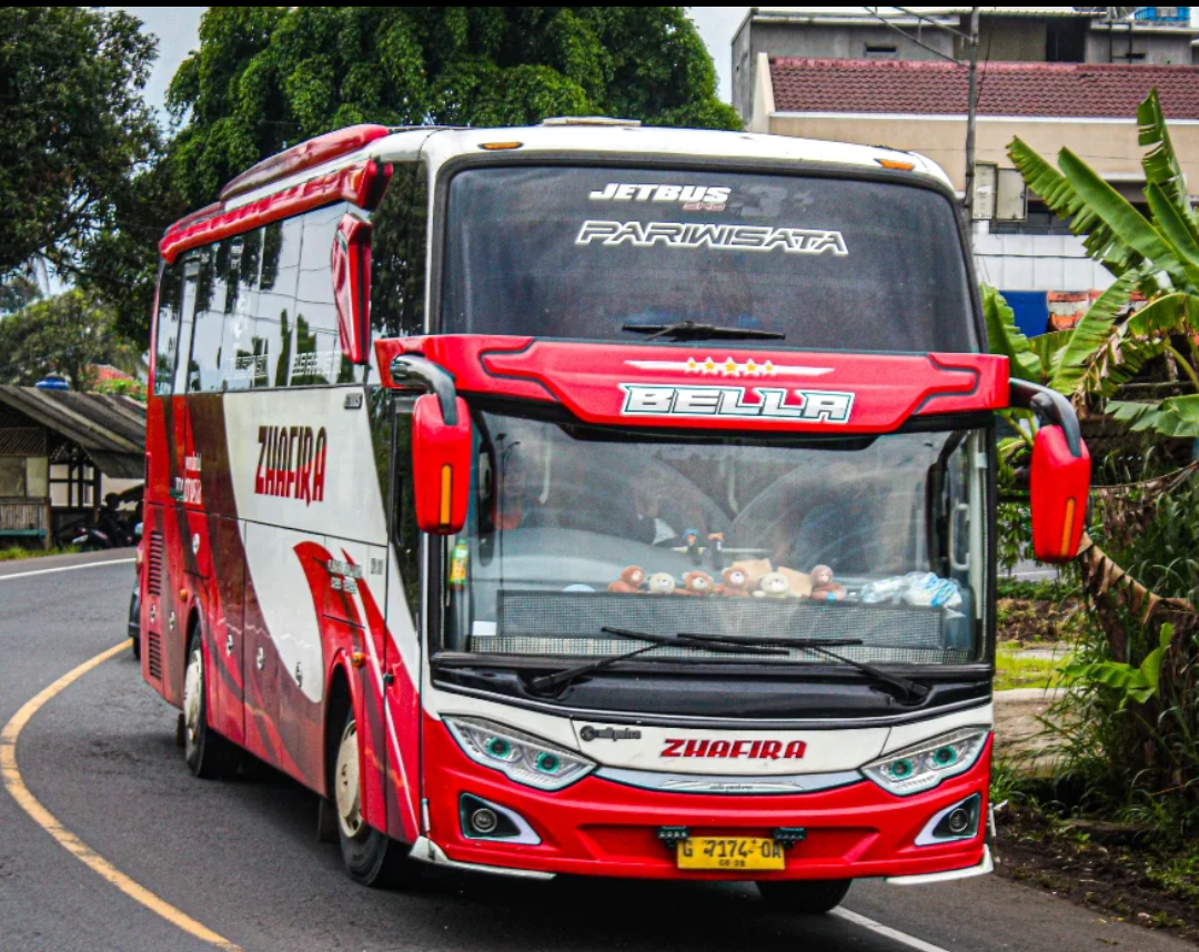 Bus Bella Voyager armada PO Zhafira Pariwisata