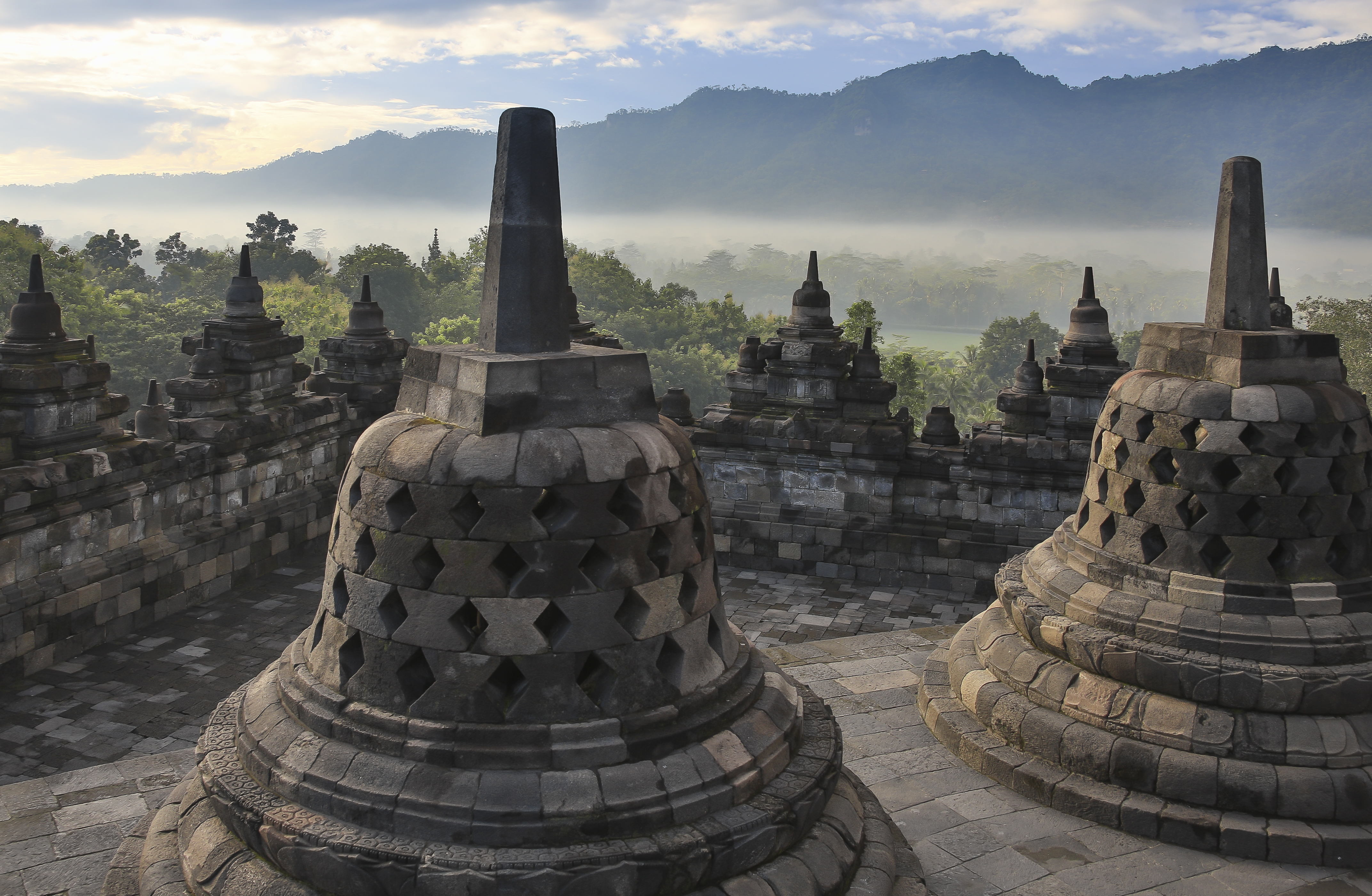 Candi Borobudur destinasi wisata sewa bus Zhafira