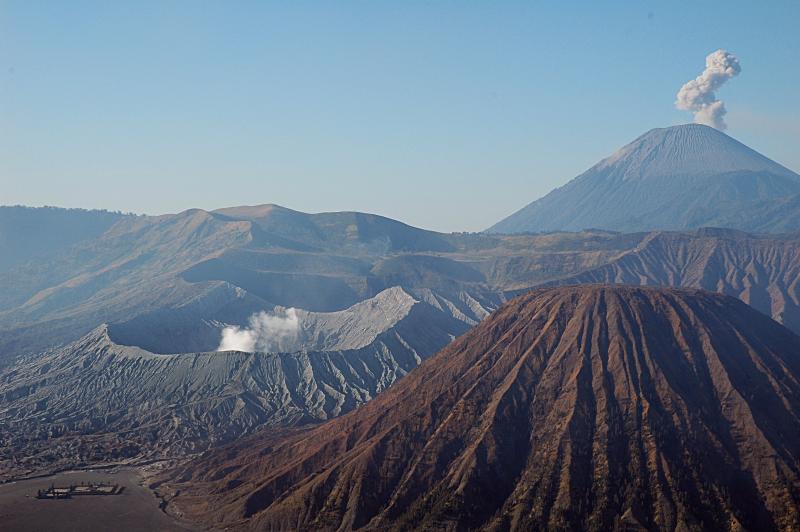 Pemandangan Gunung Bromo destinasi wisata sewa bus Zhafira
